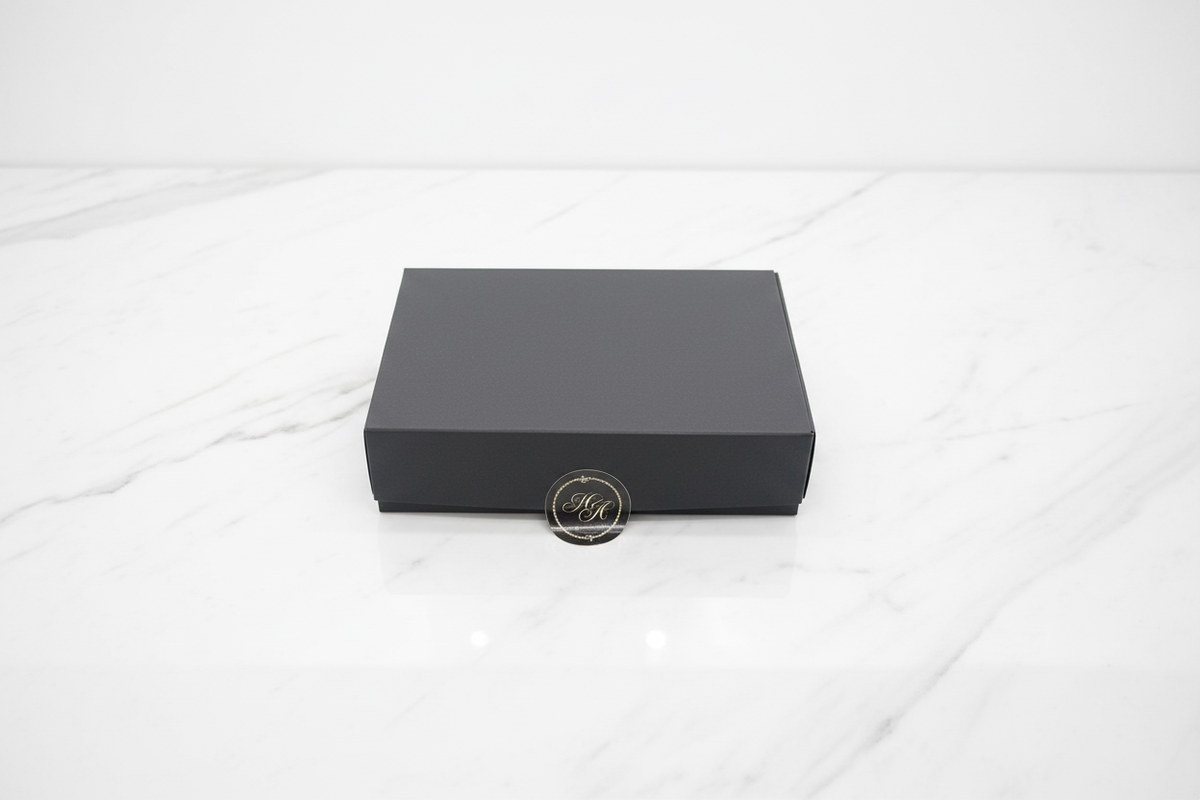 HoneyAdore closed gift box professional